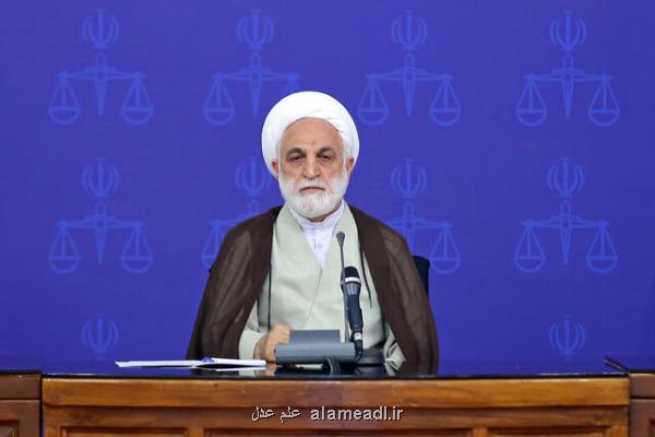 نمایندگان قوه قضاییه در کمیسیون های مختلف ماشین امضاء نباشند