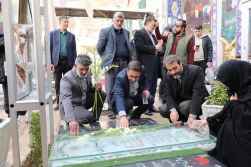 مدیرکل امور ایثارگران قوه قضاییه به مقام شامخ شهدای کرمان ادای احترام کرد