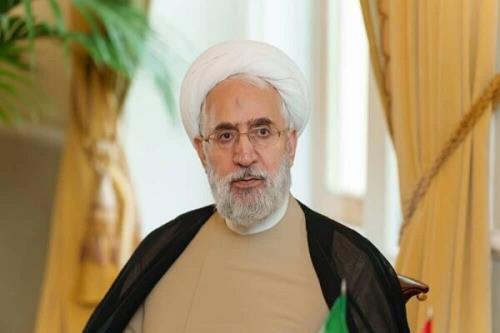 جوانان را برای حضور در حوزه های تولیدی تشویق کنیم