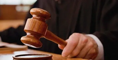 دو گزارشگر محکوم به حبس و اقامت الزامی شدند